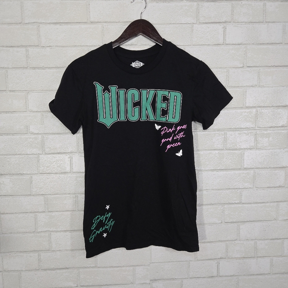Wicked *like new* graphic‎ tee